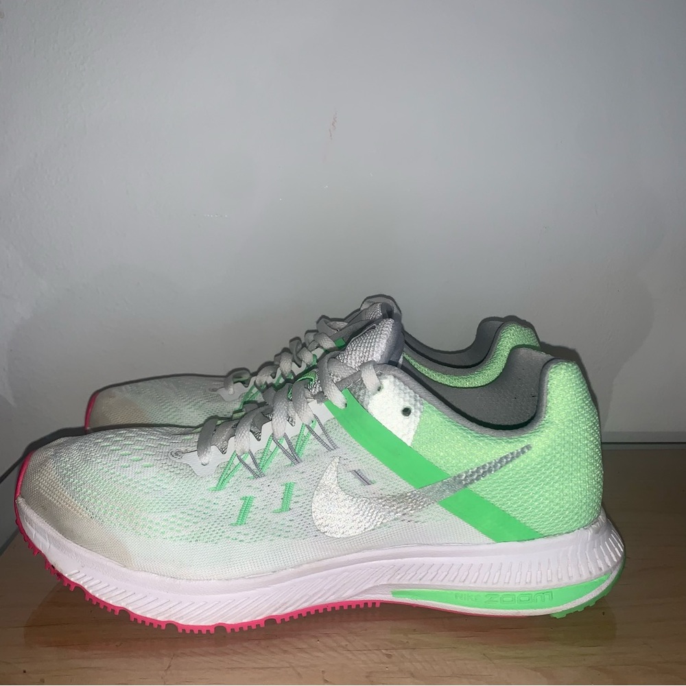 Nike Women's Zoom Winflo Running Shoe Size White/Metallic
